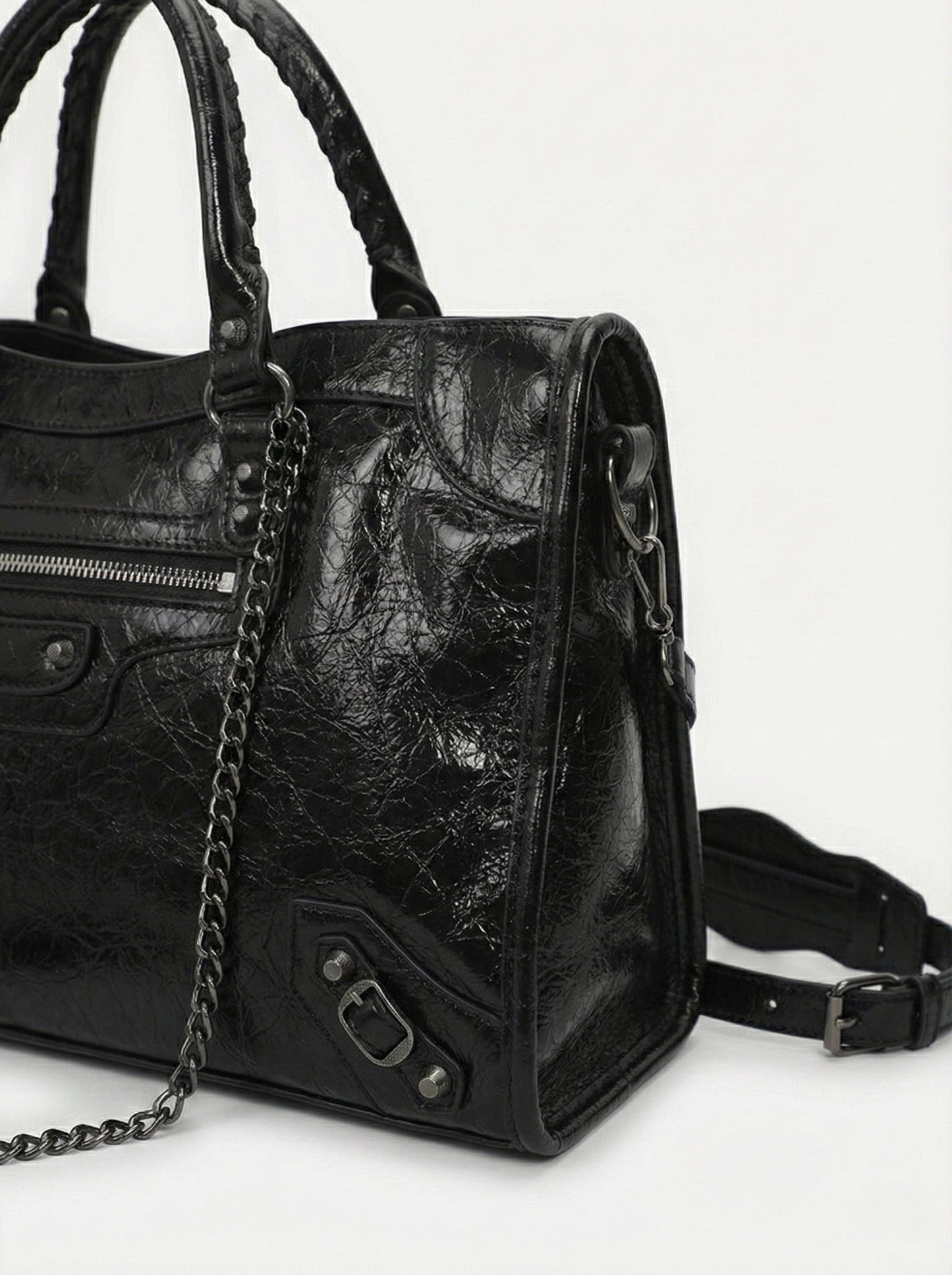 Carmela- Stylish Handbag with Spacious Interior & Minimalist Design
