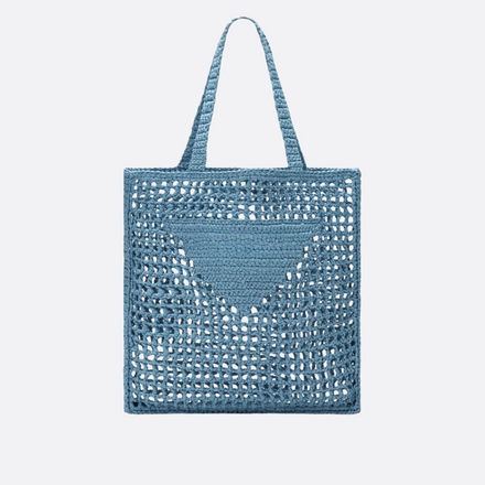RAFFIA TASCHE MIT GEWEBTEM LOGO IN BLAU