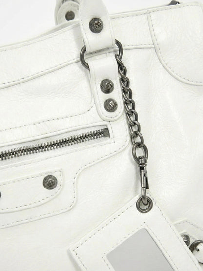 Carmela- Stylish Handbag with Spacious Interior & Minimalist Design