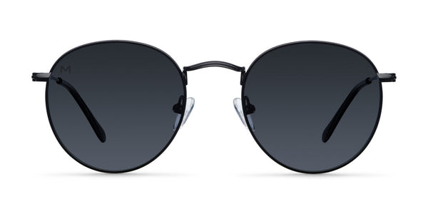 Yster All Black